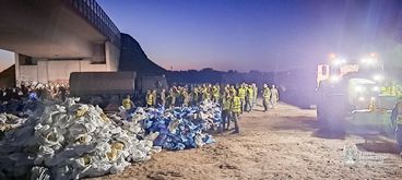 Żołnierze 9 Łódzkiej Brygady Obrony Terytorialnej wspierają działania przeciwpowodziowe w mieście Brzeg Dolny