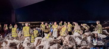 Żołnierze 9 Łódzkiej Brygady Obrony Terytorialnej wspierają działania przeciwpowodziowe w mieście Brzeg Dolny
