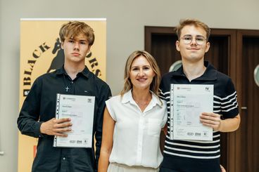 Uroczystość rozdania międzynarodowych certyfikatów Cambridge English w Black Horse w Wieluniu