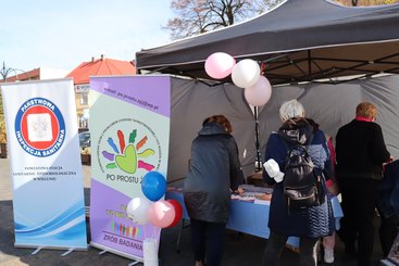 Trwa akcja profilaktyczna na placu Legionów – dotyczy m.in. nowotworów piersi
