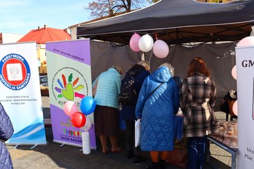 Trwa akcja profilaktyczna na placu Legionów – dotyczy m.in. nowotworów piersi
