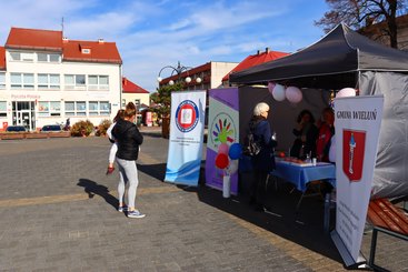 Trwa akcja profilaktyczna na placu Legionów – dotyczy m.in. nowotworów piersi