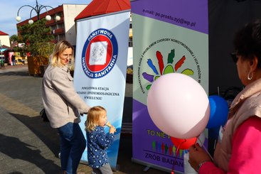 Trwa akcja profilaktyczna na placu Legionów – dotyczy m.in. nowotworów piersi