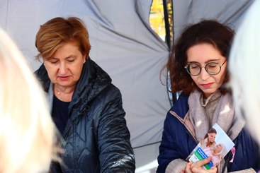 Trwa akcja profilaktyczna na placu Legionów – dotyczy m.in. nowotworów piersi