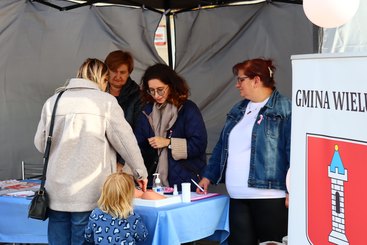 Trwa akcja profilaktyczna na placu Legionów – dotyczy m.in. nowotworów piersi