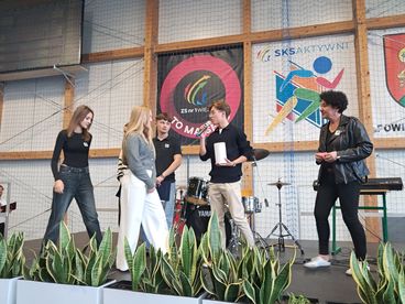 Koncert charytatywny w Zespole Szkół nr 1 w Wieluniu na rzecz odbudowy domu uczennicy tej szkoły
