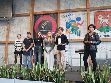 Koncert charytatywny w Zespole Szkół nr 1 w Wieluniu na rzecz odbudowy domu uczennicy tej szkoły
