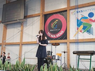Koncert charytatywny w Zespole Szkół nr 1 w Wieluniu na rzecz odbudowy domu uczennicy tej szkoły