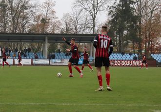Warta ma powody do radości, smutne pożegnanie WKS-u 1957 z wieluńskim stadionem
