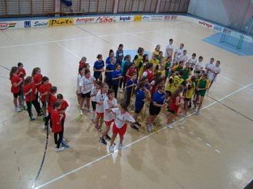 Uczennice szkoły w Białej najlepsze w unihokeju