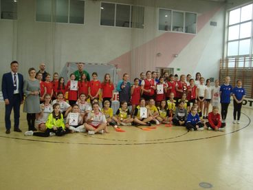 Uczennice szkoły w Białej najlepsze w unihokeju