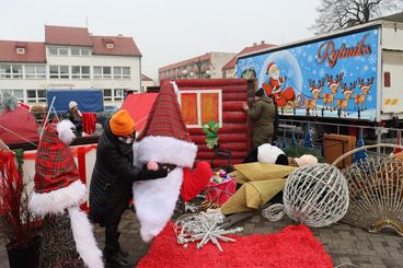 W Wieluniu powstaje rozświetlona wioska Św. Mikołaja. Wyjątkowy gość spotka się z dziećmi na placu Legionów