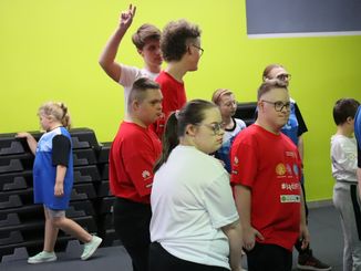 Wyjątkowy trening uczniów Zespołu Szkół Specjalnych. Nie zabrakło aktywności i uśmiechu