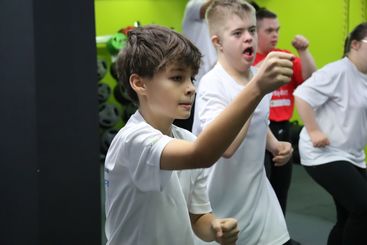 Wyjątkowy trening uczniów Zespołu Szkół Specjalnych. Nie zabrakło aktywności i uśmiechu