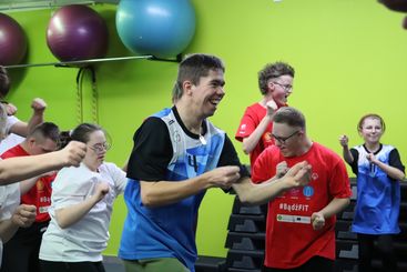 Wyjątkowy trening uczniów Zespołu Szkół Specjalnych. Nie zabrakło aktywności i uśmiechu