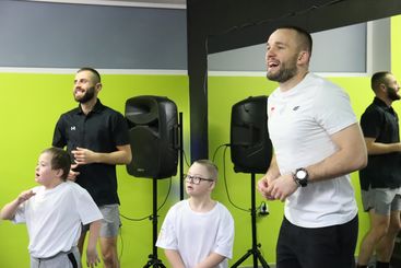 Wyjątkowy trening uczniów Zespołu Szkół Specjalnych. Nie zabrakło aktywności i uśmiechu