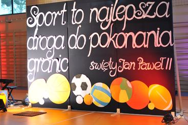 W Skomlinie świętowano 50-lecie obecnego budynku szkoły i nadania jej imienia Komisji Edukacji Narodowej. Otwarto też nową salę sportową!