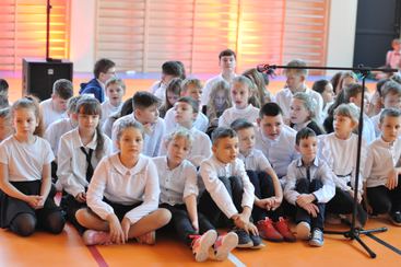 W Skomlinie świętowano 50-lecie obecnego budynku szkoły i nadania jej imienia Komisji Edukacji Narodowej. Otwarto też nową salę sportową!