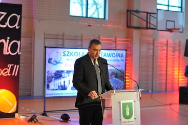 W Skomlinie świętowano 50-lecie obecnego budynku szkoły i nadania jej imienia Komisji Edukacji Narodowej. Otwarto też nową salę sportową!