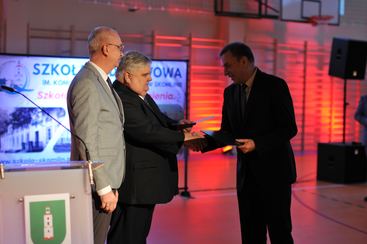 W Skomlinie świętowano 50-lecie obecnego budynku szkoły i nadania jej imienia Komisji Edukacji Narodowej. Otwarto też nową salę sportową!