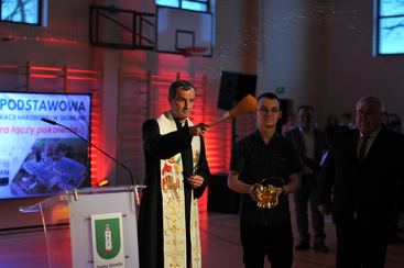 W Skomlinie świętowano 50-lecie obecnego budynku szkoły i nadania jej imienia Komisji Edukacji Narodowej. Otwarto też nową salę sportową!