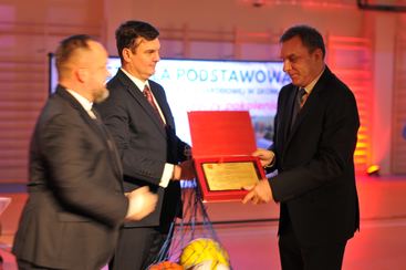 W Skomlinie świętowano 50-lecie obecnego budynku szkoły i nadania jej imienia Komisji Edukacji Narodowej. Otwarto też nową salę sportową!