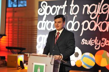 W Skomlinie świętowano 50-lecie obecnego budynku szkoły i nadania jej imienia Komisji Edukacji Narodowej. Otwarto też nową salę sportową!