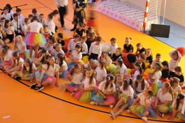 W Skomlinie świętowano 50-lecie obecnego budynku szkoły i nadania jej imienia Komisji Edukacji Narodowej. Otwarto też nową salę sportową!