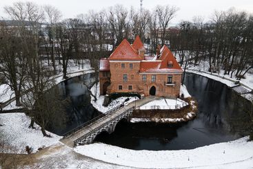 Nie macie pomysłu na weekend? Warto zobaczyć zamek w Oporowie, to gotycka perełka Łódzkiego