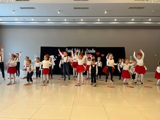 Maluchy z Publicznego Przedszkola nr 4 w Wieluniu świętowały dziś Dzień Babci i Dziadka