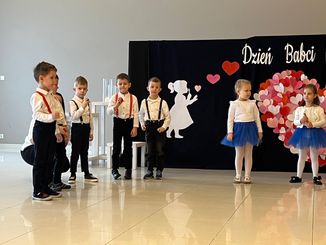 Maluchy z Publicznego Przedszkola nr 4 w Wieluniu świętowały dziś Dzień Babci i Dziadka