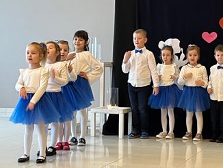 Maluchy z Publicznego Przedszkola nr 4 w Wieluniu świętowały dziś Dzień Babci i Dziadka