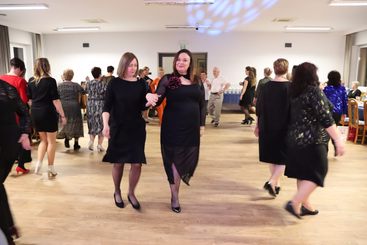 Biesiada ostatkowa przy pączku i faworku w Czarnożyłach