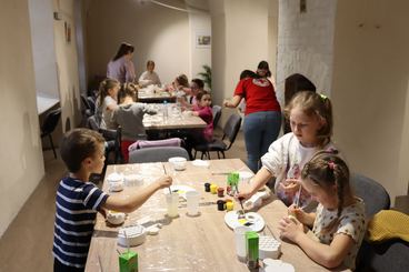 W Centrum Integracji PCK odbyły się zajęcia artystyczne dla dzieci