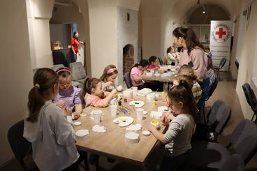 W Centrum Integracji PCK odbyły się zajęcia artystyczne dla dzieci