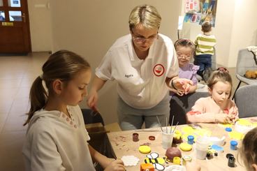 W Centrum Integracji PCK odbyły się zajęcia artystyczne dla dzieci