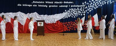Dzień patrona szkoły w Ostrówku. Bohaterem uroczystości był Rotmistrz Witold Pilecki