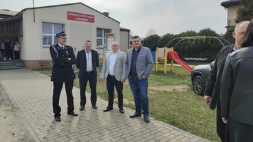 W sobotę oficjalnie otwarto wyremontowaną drogę w Wiktorowie, w gminie Biała – mieszkańcy zabiegali o tę inwestycję od wielu lat