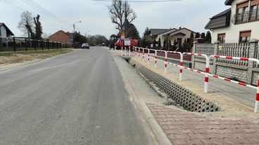W sobotę oficjalnie otwarto wyremontowaną drogę w Wiktorowie, w gminie Biała – mieszkańcy zabiegali o tę inwestycję od wielu lat