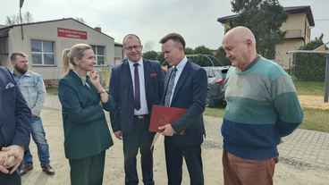 W sobotę oficjalnie otwarto wyremontowaną drogę w Wiktorowie, w gminie Biała – mieszkańcy zabiegali o tę inwestycję od wielu lat