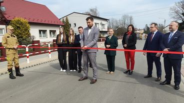 W sobotę oficjalnie otwarto wyremontowaną drogę w Wiktorowie, w gminie Biała – mieszkańcy zabiegali o tę inwestycję od wielu lat