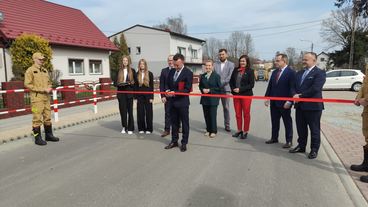 W sobotę oficjalnie otwarto wyremontowaną drogę w Wiktorowie, w gminie Biała – mieszkańcy zabiegali o tę inwestycję od wielu lat