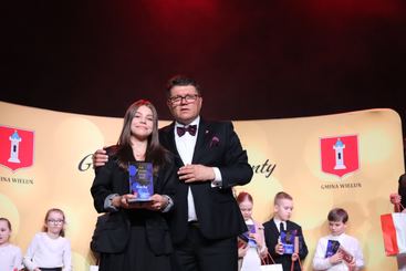 Zdolni uczniowie ze szkół w gm. Wieluń nagrodzeni podczas Gali Wieluńskie Talenty