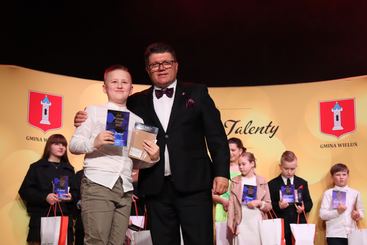Zdolni uczniowie ze szkół w gm. Wieluń nagrodzeni podczas Gali Wieluńskie Talenty