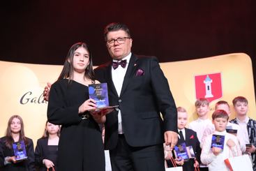 Zdolni uczniowie ze szkół w gm. Wieluń nagrodzeni podczas Gali Wieluńskie Talenty