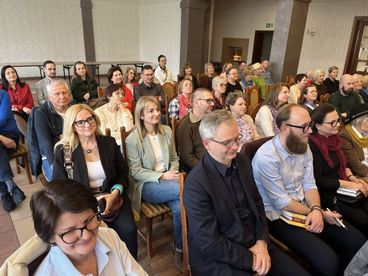 Biblioteka w Sokolnikach zaprosiła na spotkanie z reportażystami Witoldem Szabłowskim i Mariuszem Szczygłem