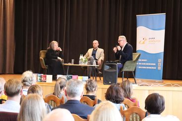 Szabłowski i Szczygieł – dwaj reportażyści spotkali się z czytelnikami w bibliotece w Sokolnikach
