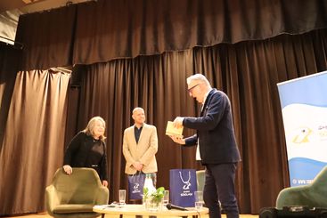 Szabłowski i Szczygieł – dwaj reportażyści spotkali się z czytelnikami w bibliotece w Sokolnikach