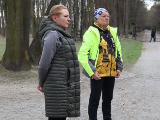 Kilka osób uczestniczyło w zajęciach slow joggingu
