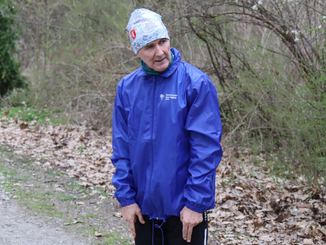 Kilka osób uczestniczyło w zajęciach slow joggingu